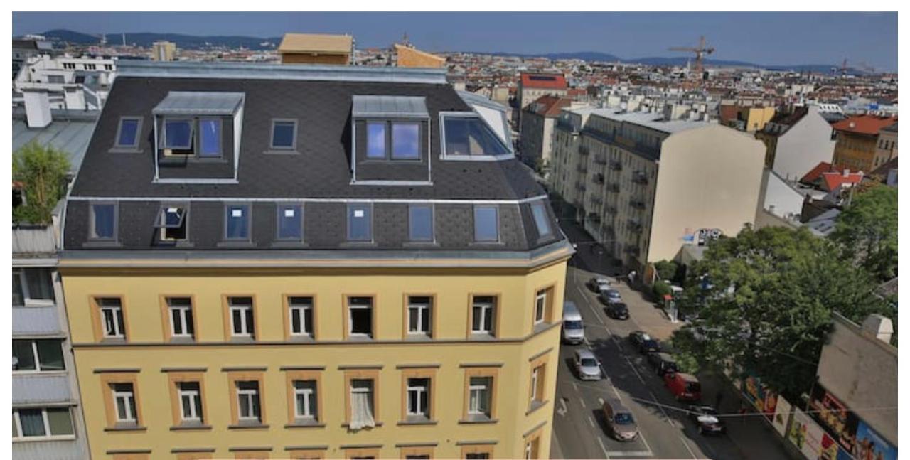 Between Schoenbrunn And The Center L Lf31 Wien